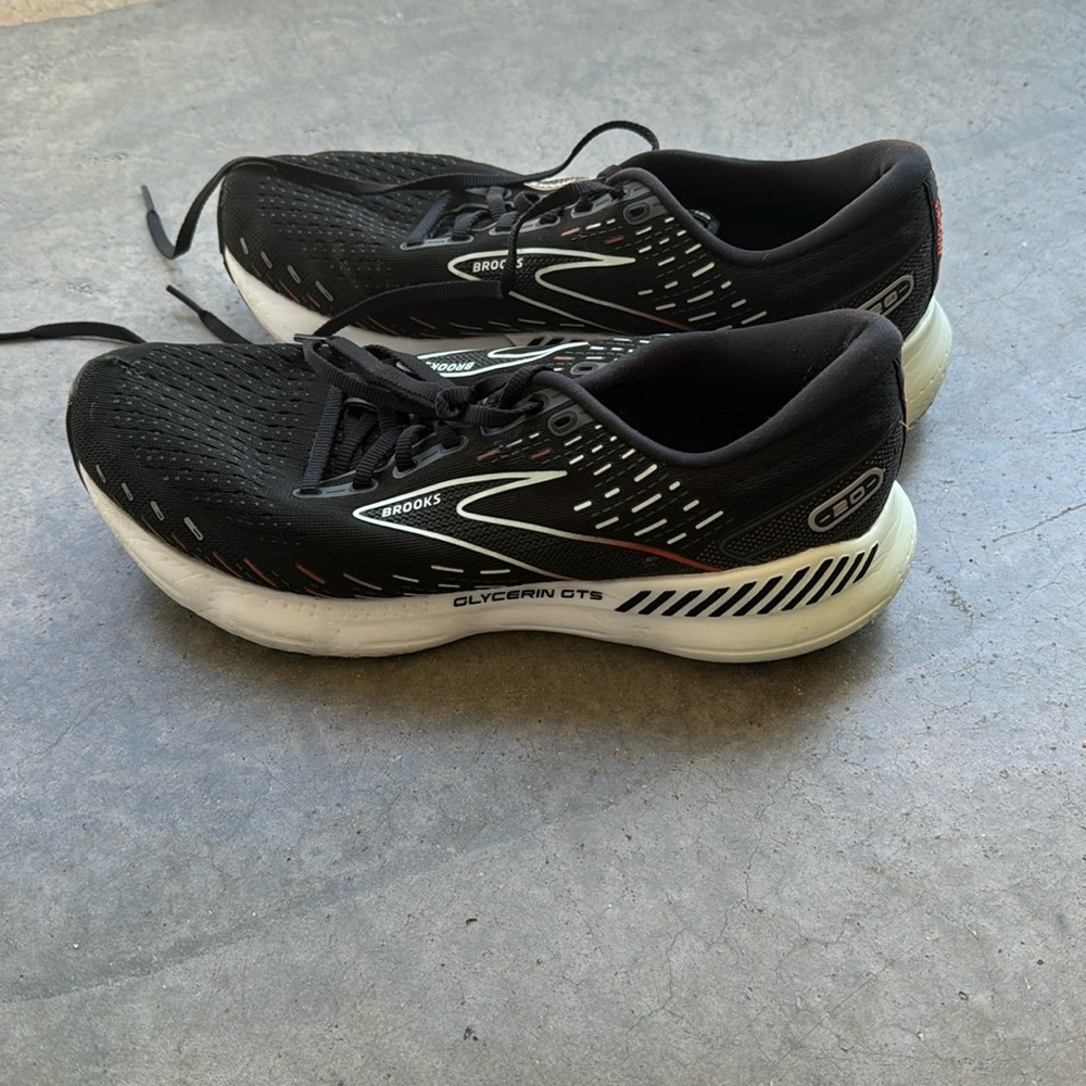 Brooks Size 11